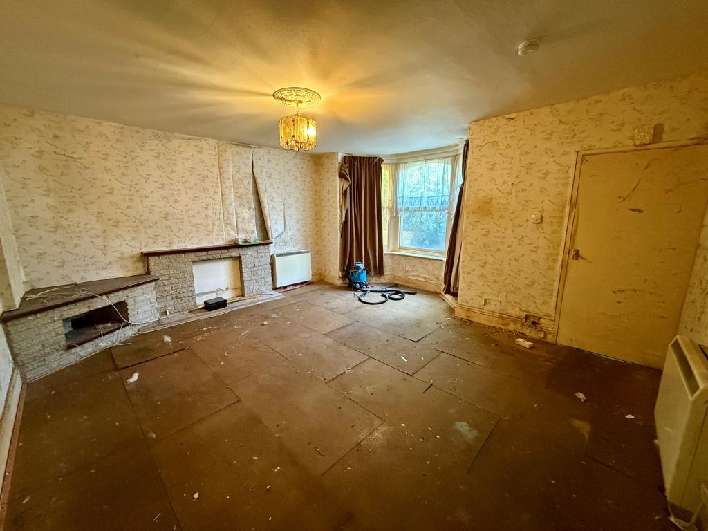 Lot: 94 - FLAT FOR COMPLETE REFURBISHMENT - Living room with bay window